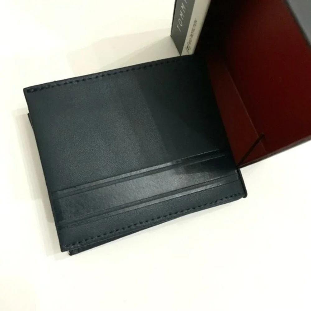 Tommy Hilfiger Leather Wallet & Valet